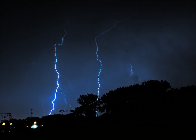 lightning-503155_640
